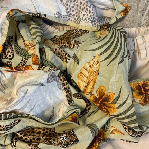 Desmond & Dempsey Leopard Pajama Top - Picture 2 of 12